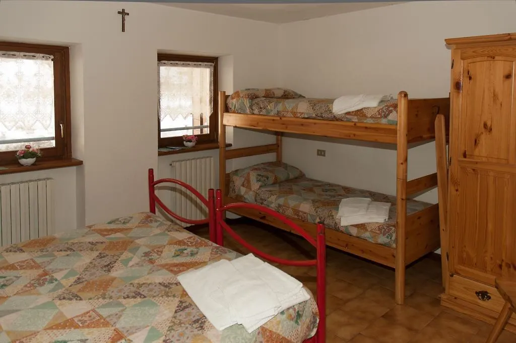 Casa Vacanze Ca' De Val Campodolcino Bed and breakfast
