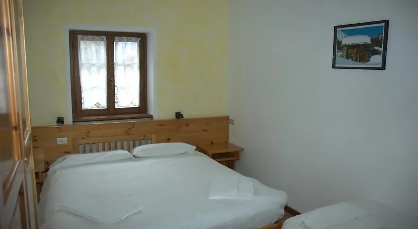 Casa Vacanze Ca' De Val Campodolcino Bed and breakfast