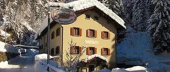 Casa Vacanze Ca' De Val Campodolcino Bed and breakfast