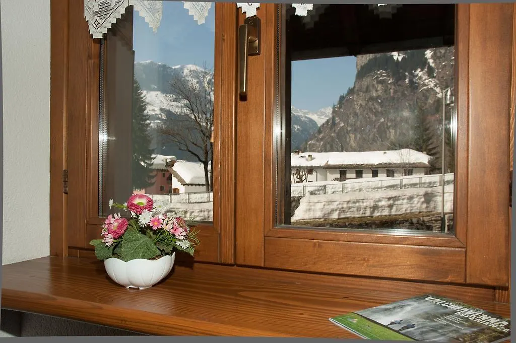 Casa Vacanze Ca' De Val Campodolcino Bed & Breakfast